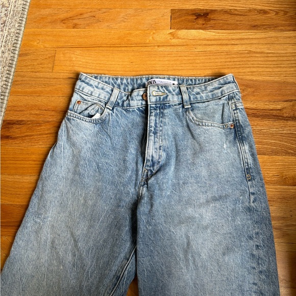 Zara Mom Fit Jeans in Mid Blue - Picture 2 of 3
